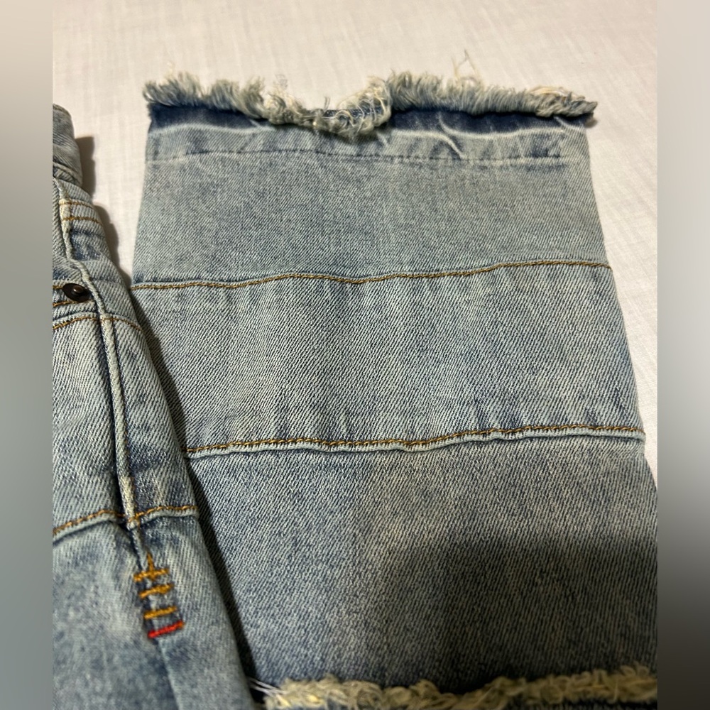 BLDG4 Fade Distressed Blue Jeans - Picture 5 of 14